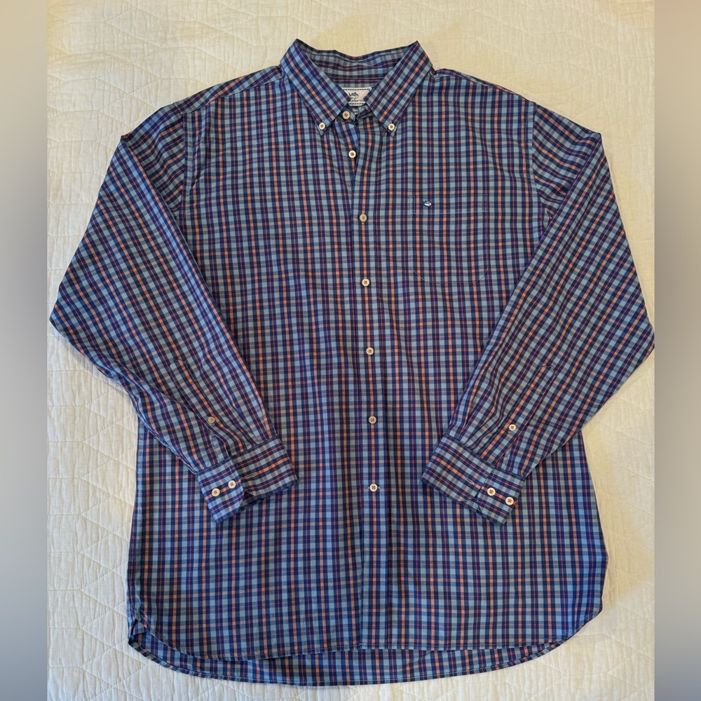 Men's long sleeve button up collared shirt